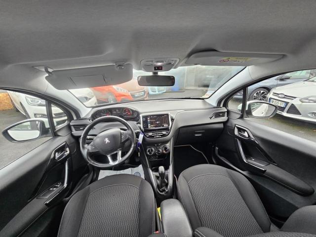 Peugeot 208 image 3