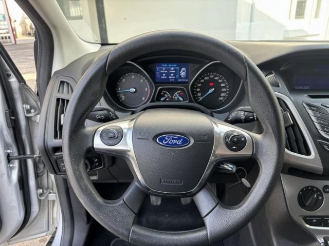 Ford Focus image 9