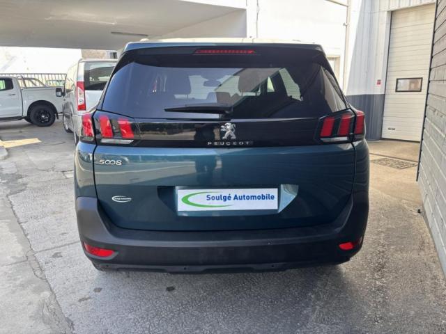 Peugeot 5008 image 1