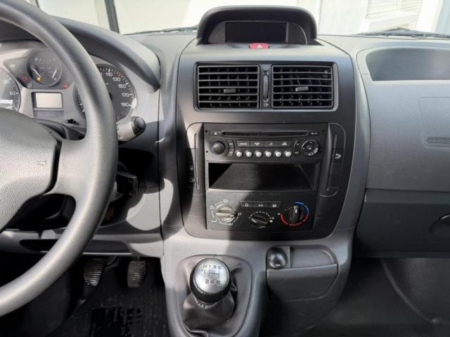 Peugeot Expert image 8
