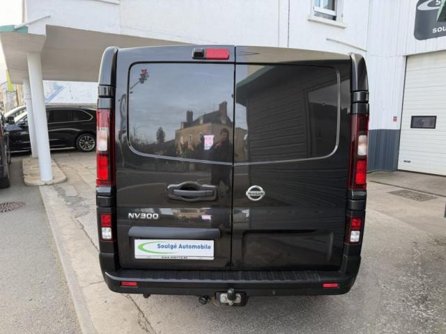 Nissan Nv300 image 4