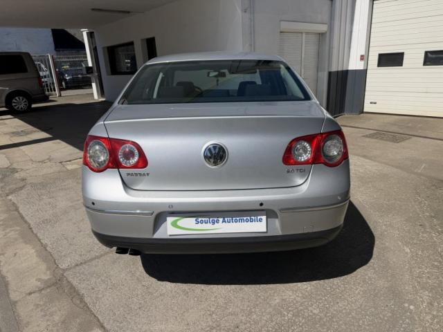 Volkswagen Passat image 9