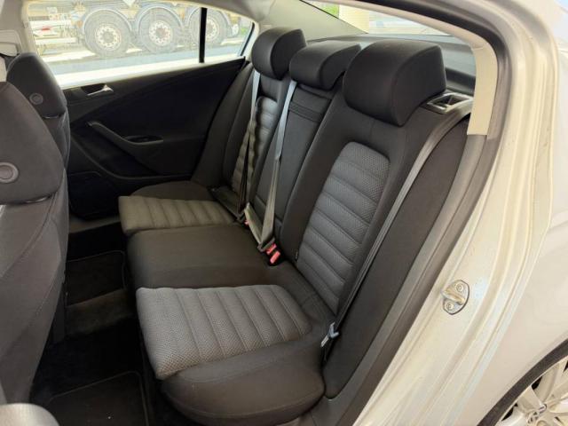 Volkswagen Passat image 7