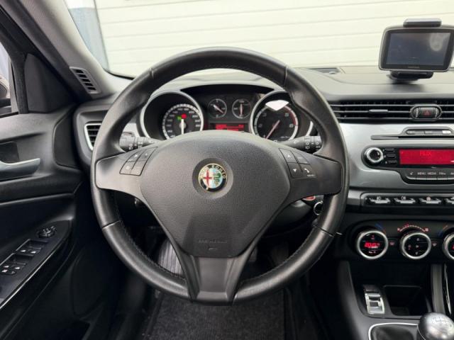 Alfa Romeo Giulietta image 5