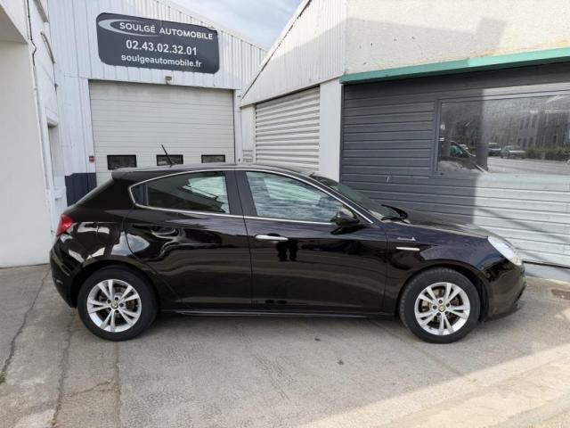 Alfa Romeo Giulietta image 8