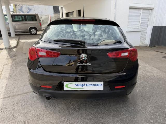 Alfa Romeo Giulietta image 9