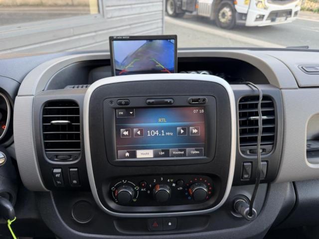 Renault Trafic image 2