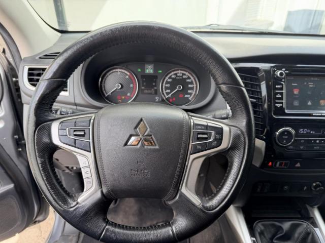Mitsubishi L200 image 6