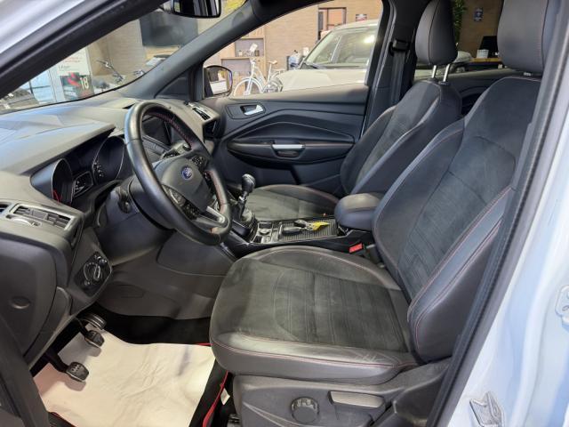 Ford Kuga image 2