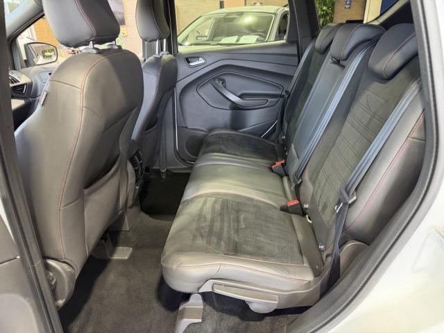 Ford Kuga image 3