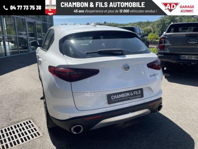 Alfa Romeo Stelvio image 2