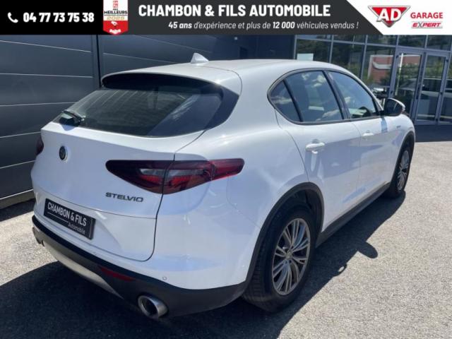 Alfa Romeo Stelvio image 3