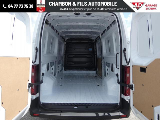 Renault Master image 2