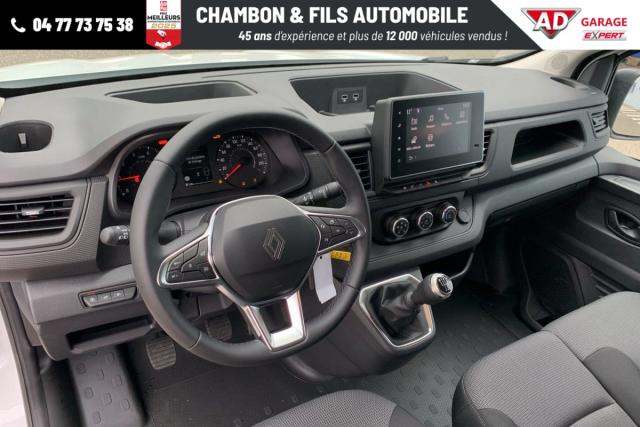 Renault Trafic image 2