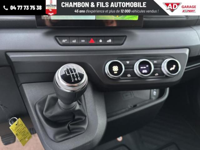 Renault Master image 2