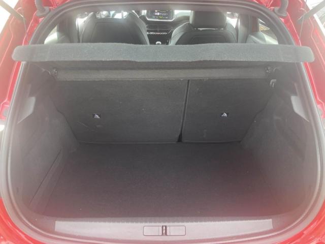 Peugeot 208 image 8