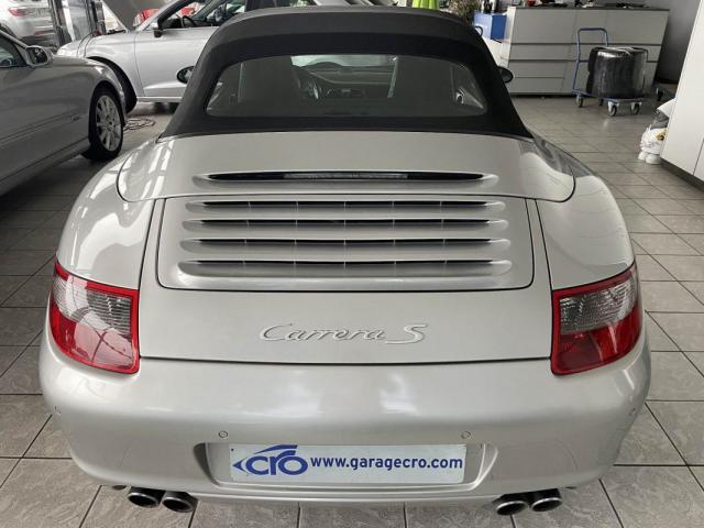 Porsche 911 image 8