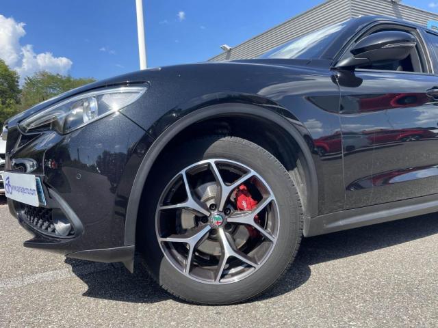 Alfa Romeo Stelvio image 8