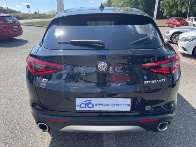 Alfa Romeo Stelvio image 3