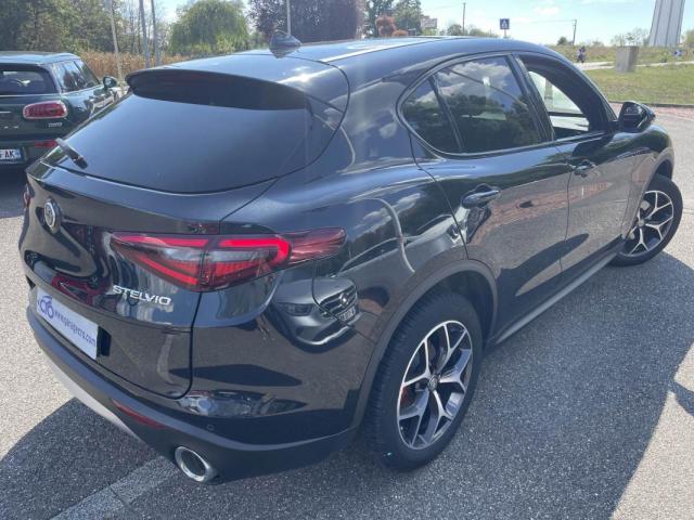 Alfa Romeo Stelvio image 5
