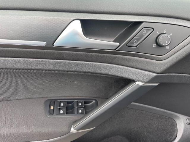 Volkswagen Golf image 2