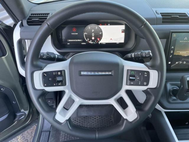 Land Rover Defender image 4