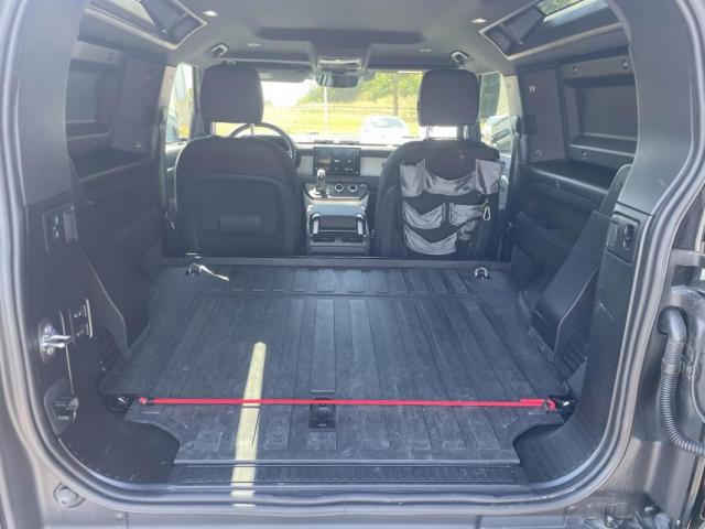 Land Rover Defender image 2
