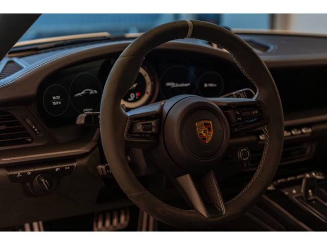 Porsche 911 image 4