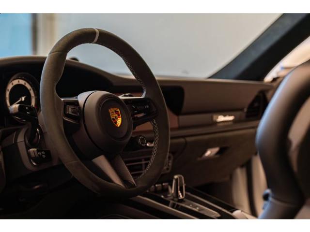 Porsche 911 image 6