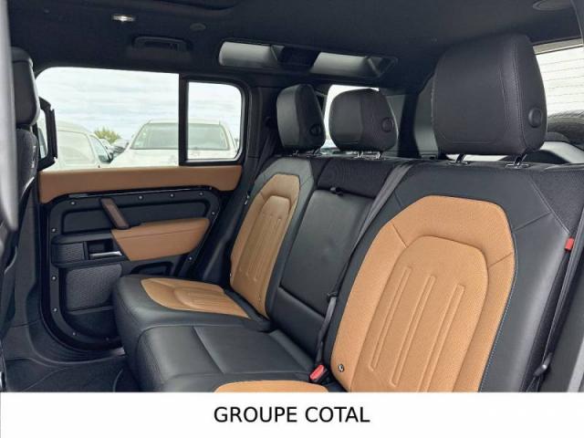 Land Rover Defender image 6