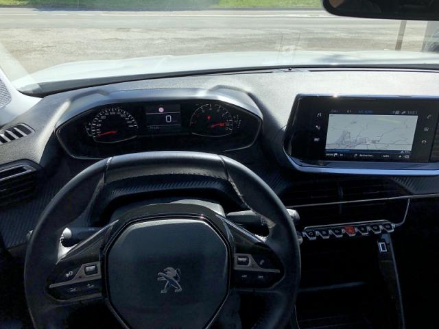 Peugeot 2008 image 2