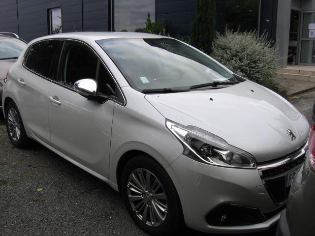 Peugeot 208 image 8
