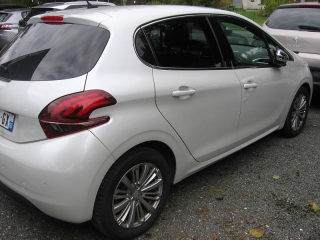 Peugeot 208 image 7