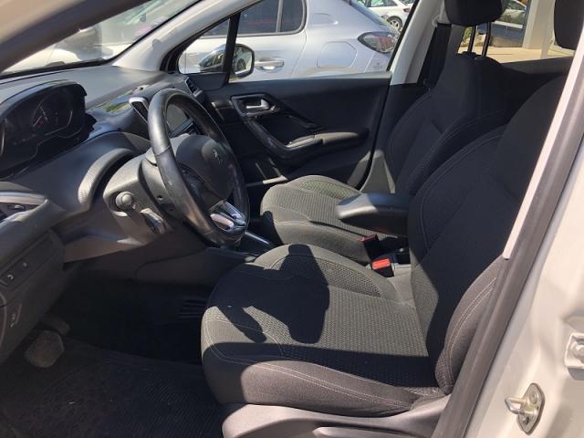 Peugeot 208 image 3