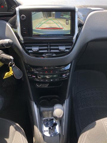 Peugeot 208 image 1