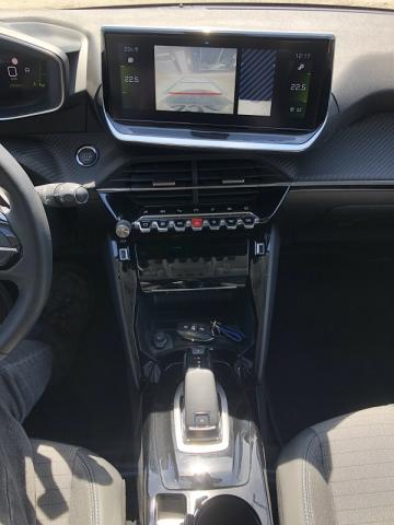 Peugeot 208 image 9