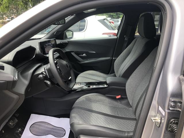 Peugeot 2008 image 2