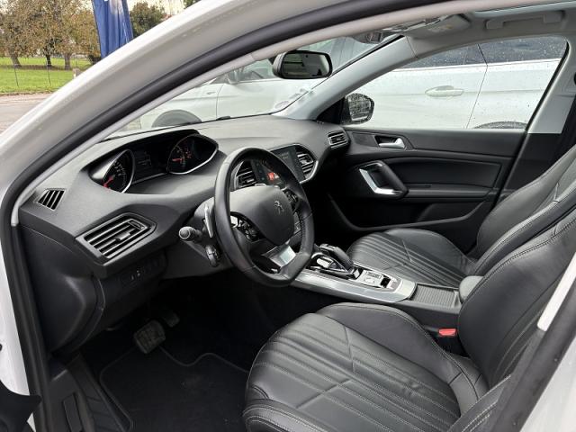Peugeot 308 image 2