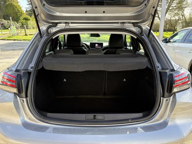 Peugeot 208 image 1