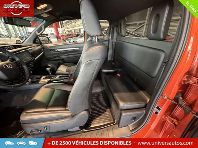 Toyota Hilux image 2