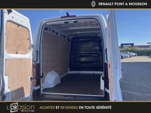 Renault Master image 2