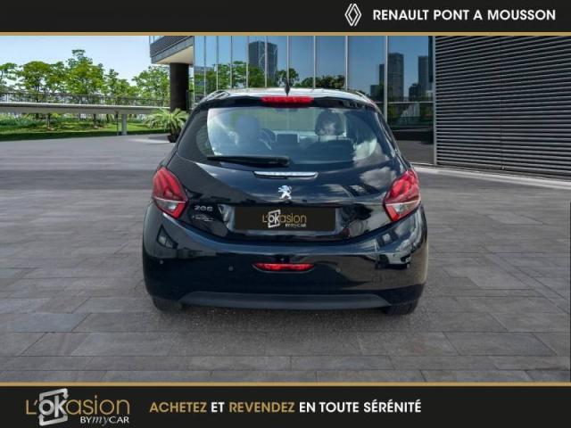 Peugeot 208 image 1