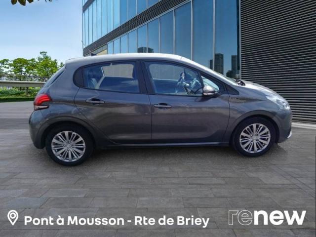 Peugeot 208 image 9
