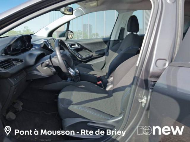 Peugeot 208 image 8