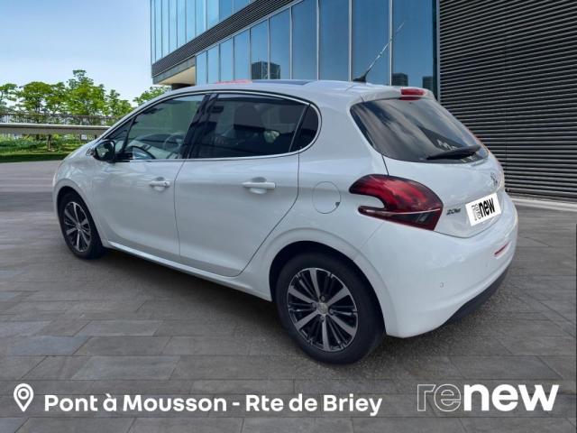 Peugeot 208 image 1