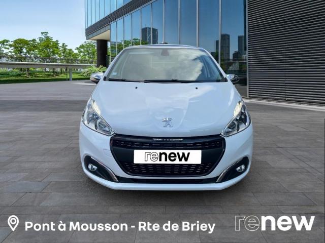 Peugeot 208 image 8