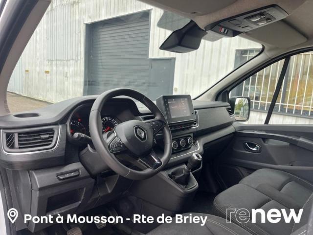 Renault Trafic image 9