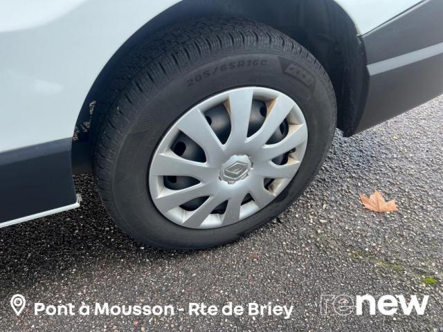 Renault Trafic image 2