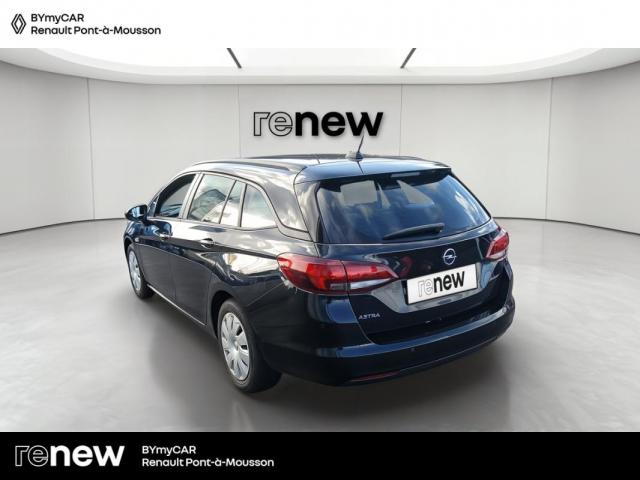 Opel Astra Sports Tourer image 4