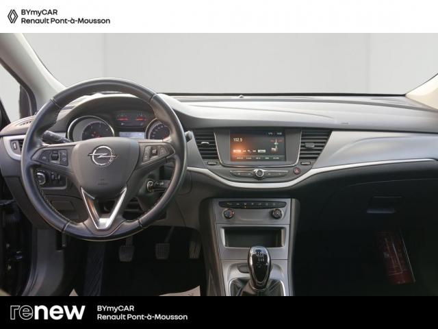 Opel Astra Sports Tourer image 2